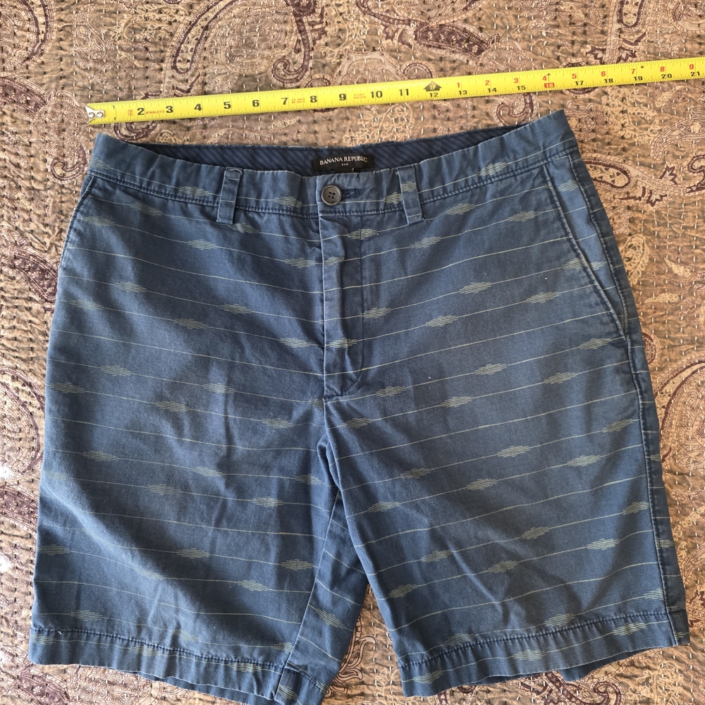 Banana Republic Men's Blue Striped Shorts